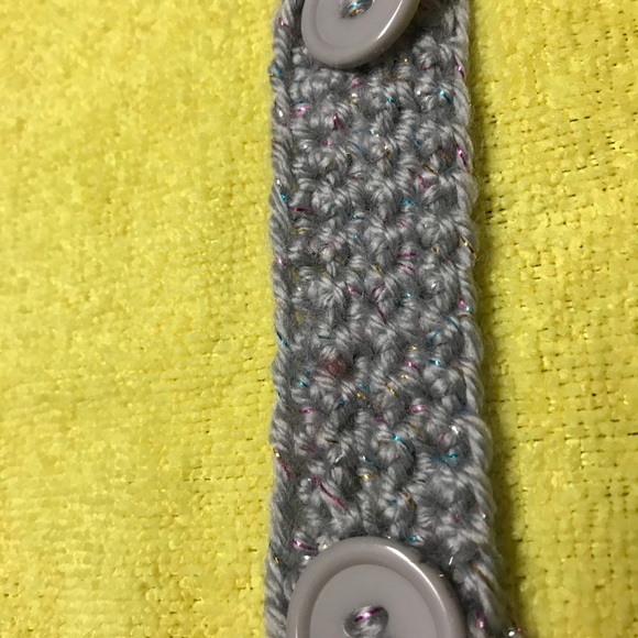 New Hand Crochet Shawl w/attachment - Picture 4 of 6